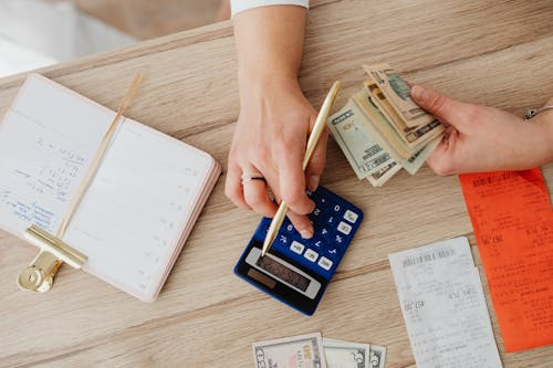 50 Simple Ways to Save Money Every Month (Even If You’re On a Tight Budget)